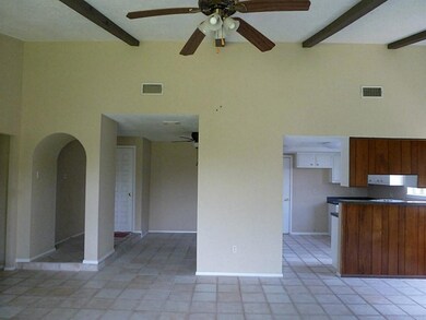 16907 Bougainvilla Ln, Friendswood, TX 77546 - photo 5