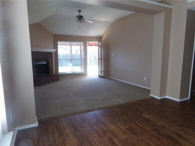 4708 Topaz Ln, Granbury, TX 76049 - photo 4