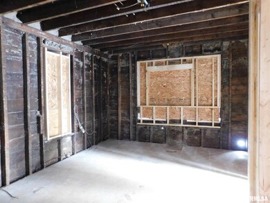 637 Oak St, Davenport, IA 52802 - photo 6