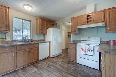 2731 W Cody St-7