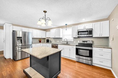 189 Pendleton Ave, Chicopee, MA 01020 - photo 7