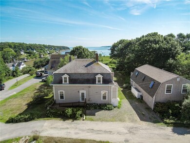 Lowell's Cove is just a minute's...