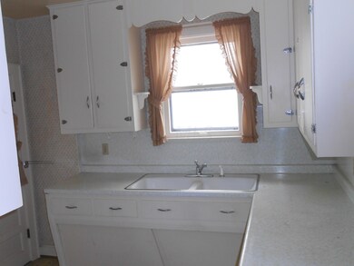 LOVELY KITCHEN