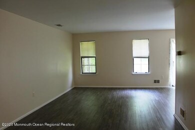 7 mainsail living room