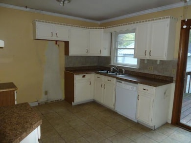 3215 Tenny St, Lansing, MI 48910 - photo 4