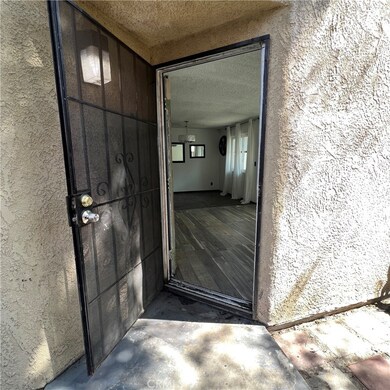 618 W Gladys St, Compton, CA 90220 - photo 4