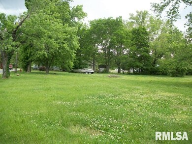 1813 W Chestnut St, Harrisburg, IL 62946 - photo 6