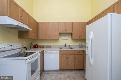 2414 Yarmouth Ln, Crofton, MD 21114 - photo 7