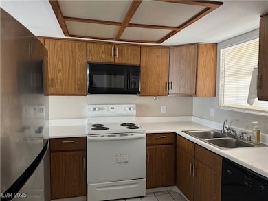 3823 S Maryland Pkwy unit L11, Las Vegas, NV 89119 - photo 3