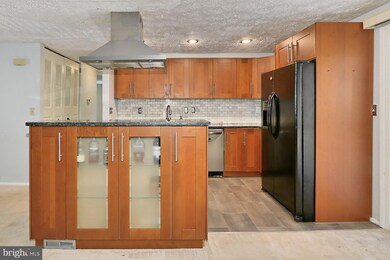 8290 Morning Dew Ct, Springfield, VA 22153 - photo 6