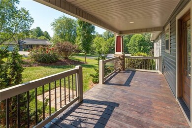 Rocking-chair front porch - enjoy the privacy and 