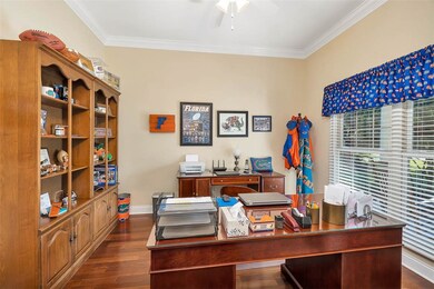 Den/Office or flex space