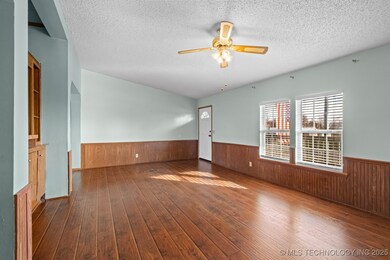 1991 N Colcord Ave, Colcord, OK 74338 - photo 5