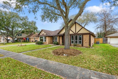 2326 Harwell Cir, Alvin, TX 77511 - photo 3