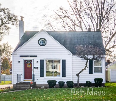 1010 Hollywood St NE, Grand Rapids, MI 49505 - photo 2