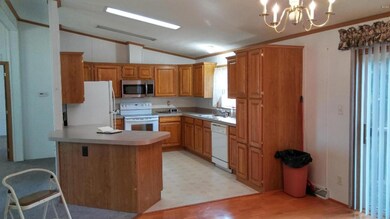 e main kitchen 2