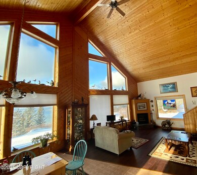 Big vaulted ceiling on main level
