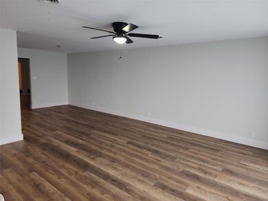 515 Hill St, Grand Prairie, TX 75050 - photo 2