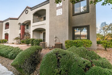 950 Seven Hills Dr unit 311, Henderson, NV 89052 - photo 3