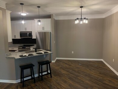 4. Kitchen/Dining