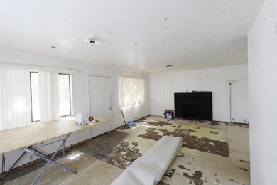 150 N 3rd St, Central Point, OR 97502 - photo 6