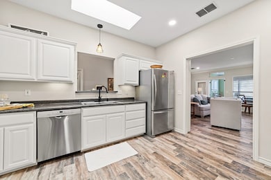 1008 Edinburgh Dr, Kerrville, TX 78028 - photo 6