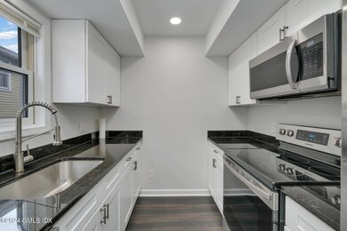 52 Weaver St unit 2, Greenwich, CT 06831 - photo 5