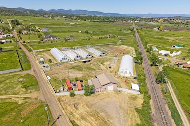 426 Hartley Rd, Phoenix, OR 97535 - photo 7