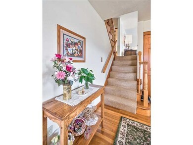 Entry/Foyer.
