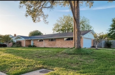 4800 Country Club View, Baytown, TX 77521 - photo 4