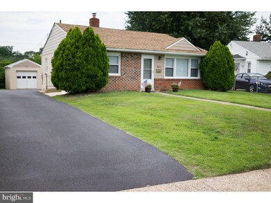 611 Glencroft Cir, Folcroft, PA 19032 - photo 2