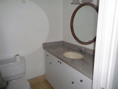 2735 W 61st Place unit 202, Hialeah, FL 33016 - photo 4