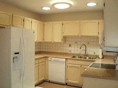 162 Edaville Ct unit 162, Warwick, RI 02886 - photo 4