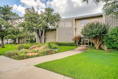 2301 Ridgmar Plaza unit 16, Fort Worth, TX 76116 - photo 2