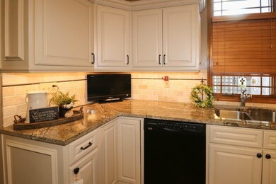 .....loads of cabinet storage!