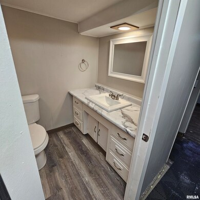 909 Saint Julian St unit 2, Pekin, IL 61554 - photo 2