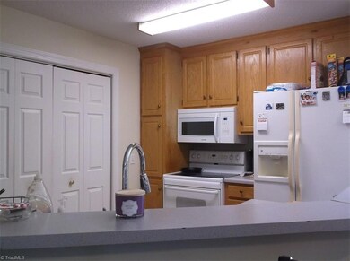 409 Thomas St, Reidsville, NC 27320 - photo 5