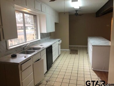 4016 4016 Darrell Ln, Tyler, TX 75701 - photo 4