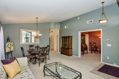 1001 W Ross Ave-large-004-13-LivingDinin