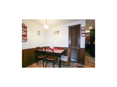 Unit 11009 Eat-In area