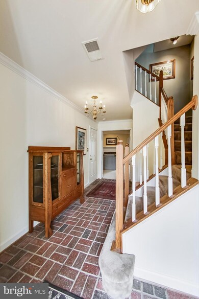 6824 Mclean Province Cir, Falls Church, VA 22043 - photo 4