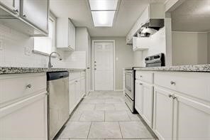 16207 Barcelona Dr, Friendswood, TX 77546 - photo 3