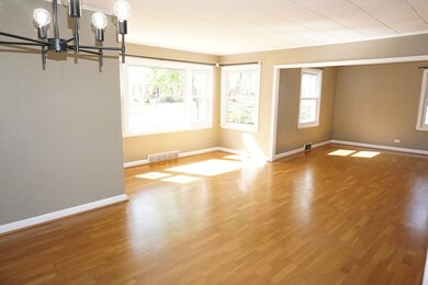 137 N Martin Ave, Waukegan, IL 60085 - photo 3