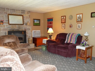 879 Hoffmansville Rd, Bechtelsville, PA 19505 - photo 5