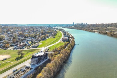 745 Manhattan Blvd unit 303, Dayton, KY 41074 - photo 2