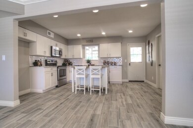 7 - VIEW TO KITCHEN