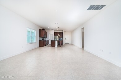 Dining/living room