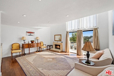 4315 Freedom Dr unit 7, Calabasas, CA 91302 - photo 5