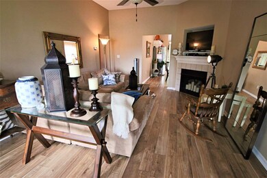 Gorgeous Hardwood Floors!