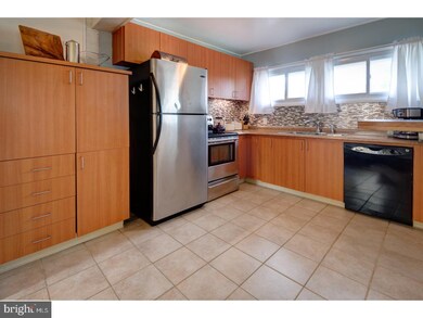 21 Aspen Ln, Levittown, PA 19055 - photo 4